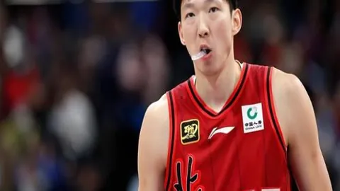 科比逆境逆袭狂砍27分，开局失利仍无力扭转战局